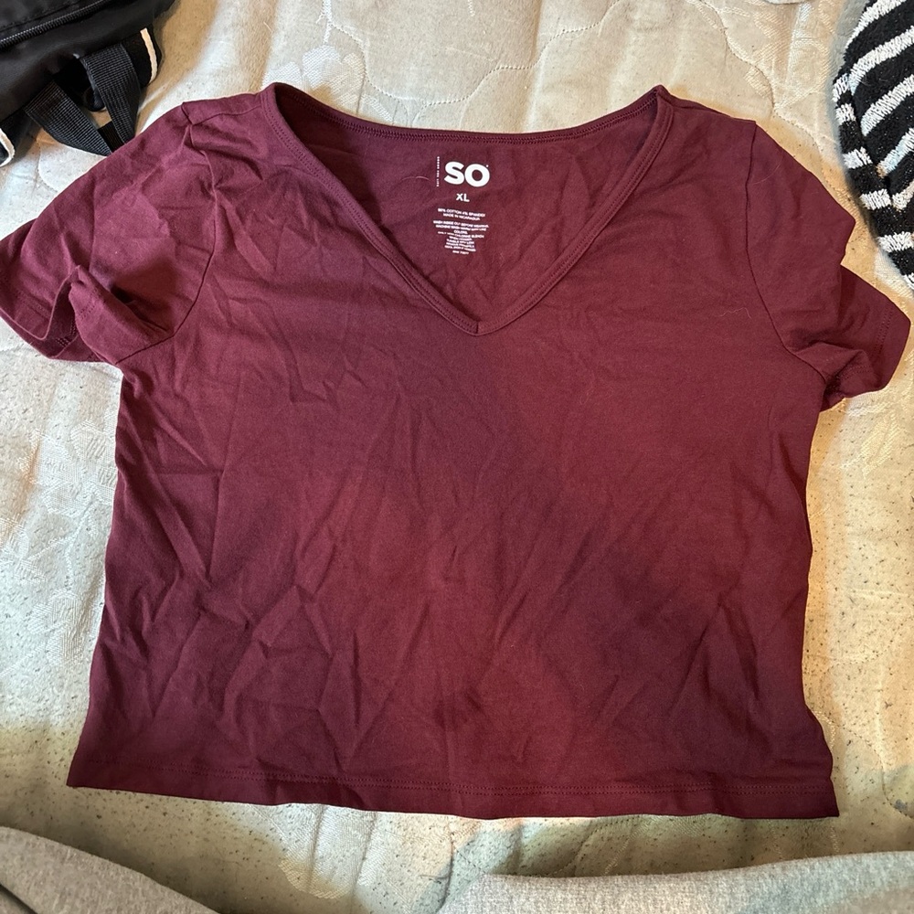 SO XL Cropped V-Neck T-Shirt